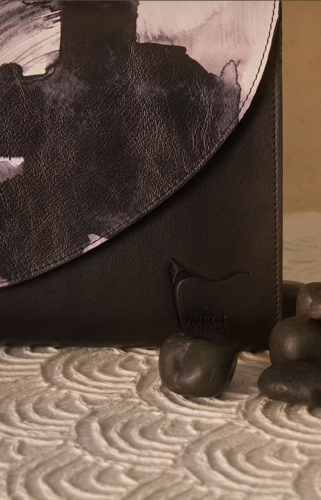Luxury leather handbag black and white